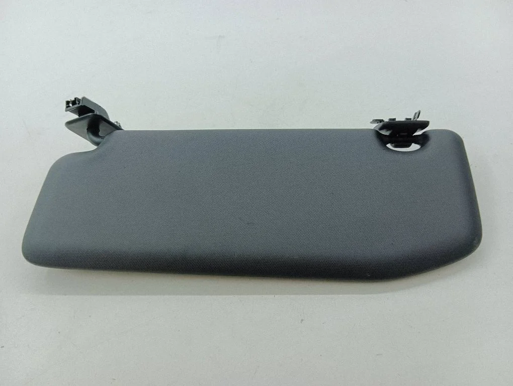 Sun visor – right