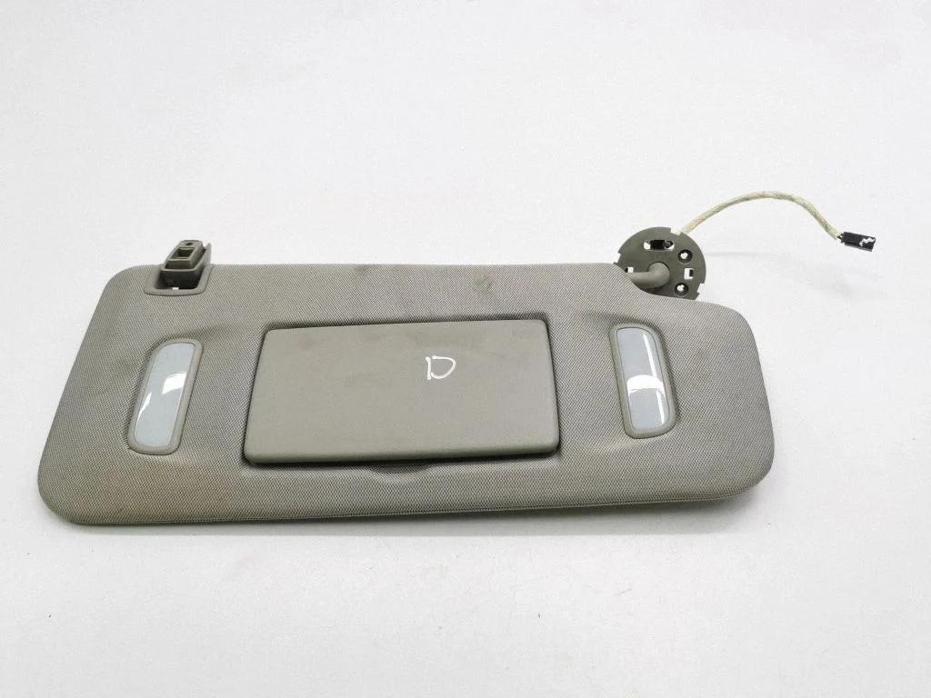 Sun visor – right