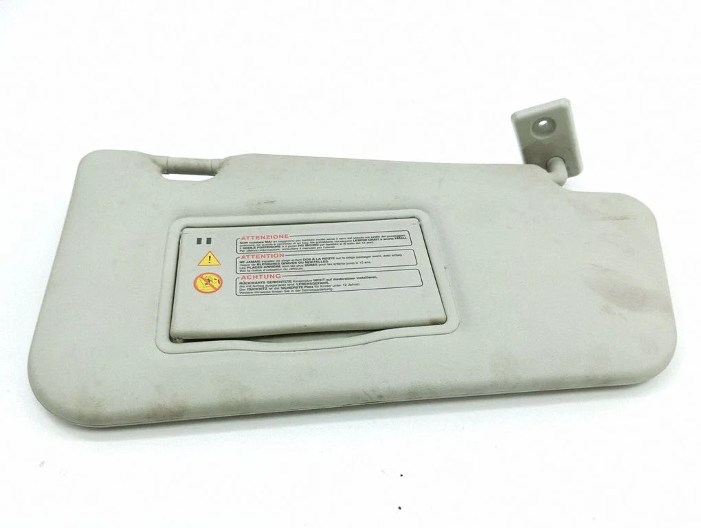 Sun visor – right