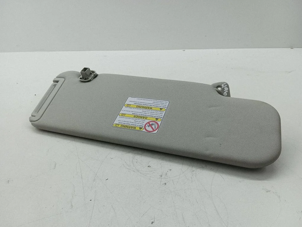 Sun visor – right