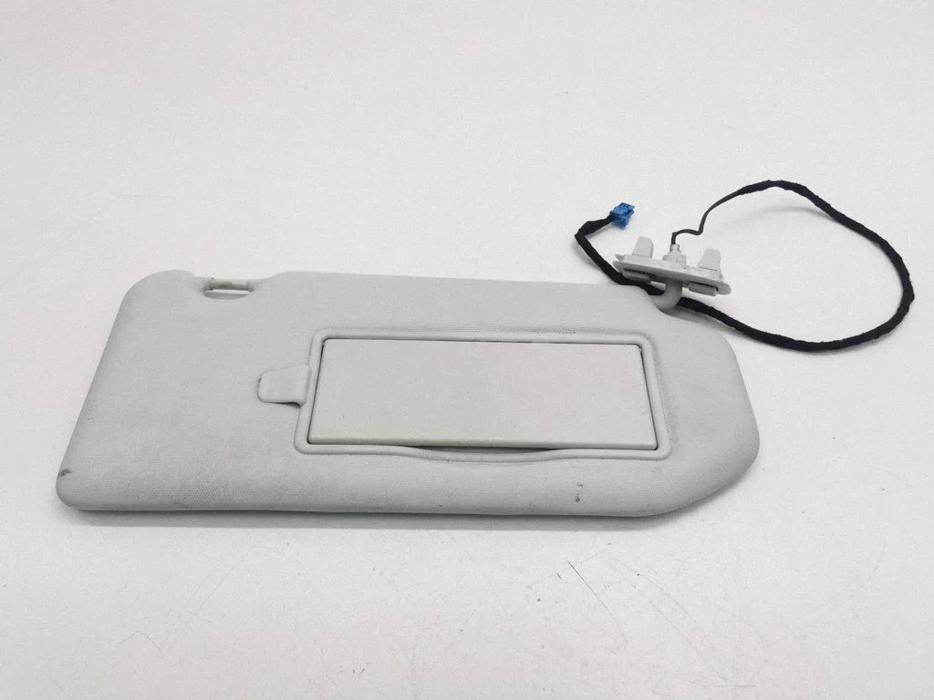 Sun visor – right