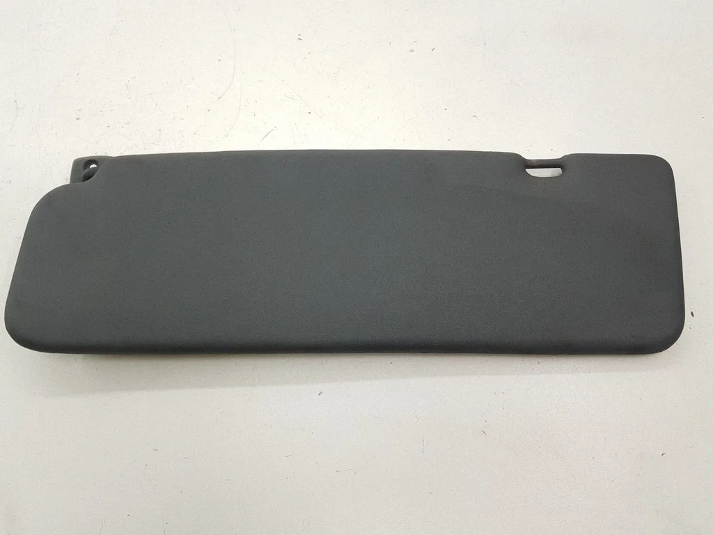 Sun visor – right