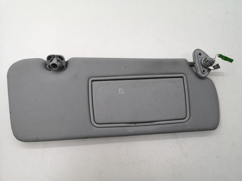 Sun visor – right