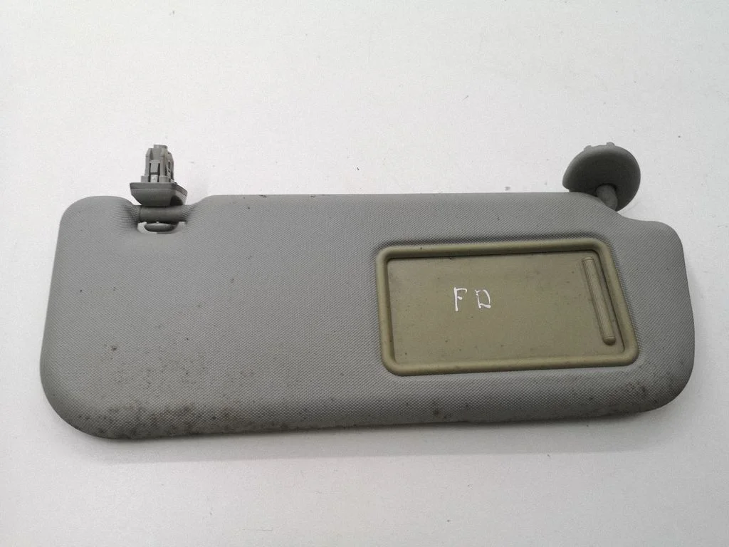 Sun visor – right