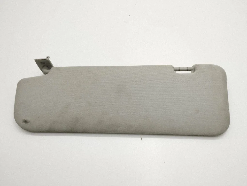 Sun visor – right