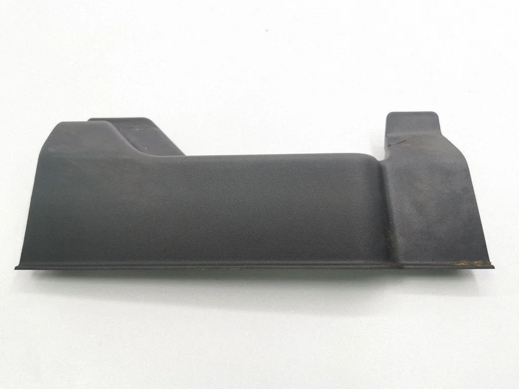 (B) pillar trim (bottom) 7211A070