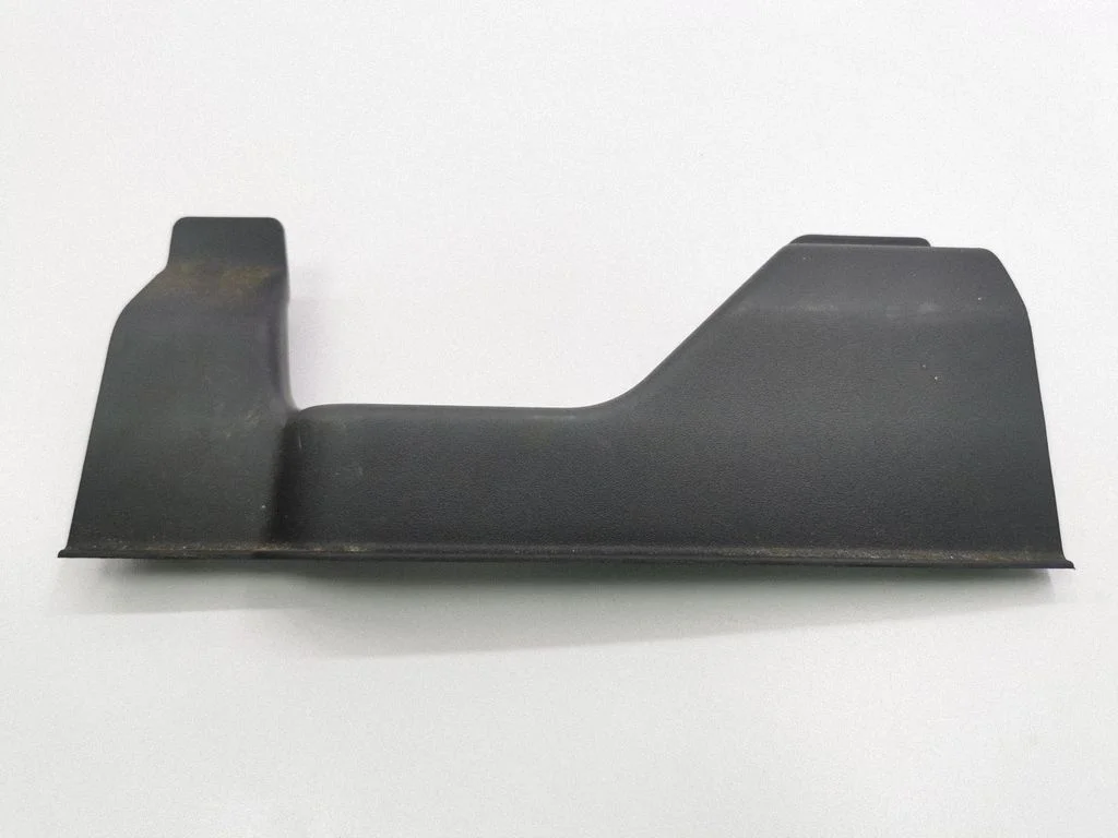 (B) pillar trim (bottom) 7211A069