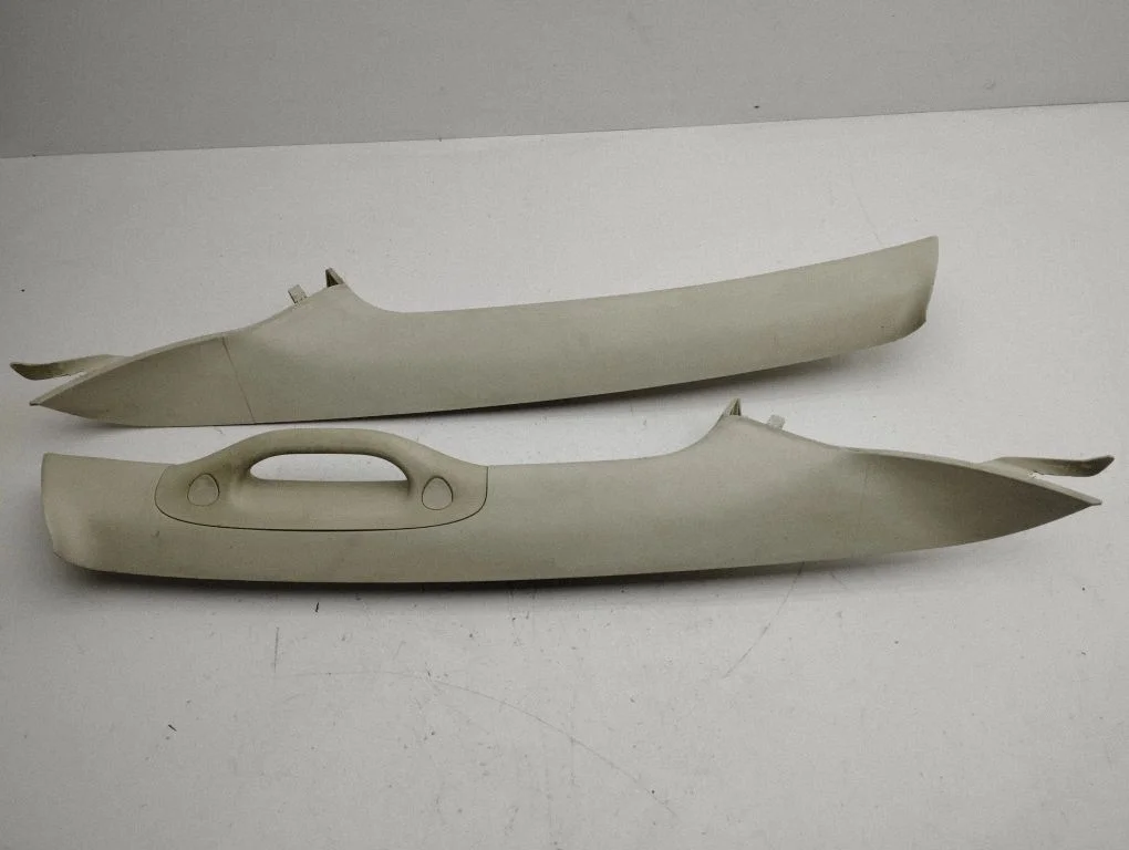 (A) pillar trim – Chrysler Town & Country V (2008-2016)