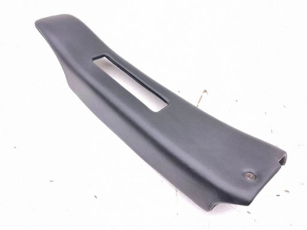 (B) pillar trim (top) – left