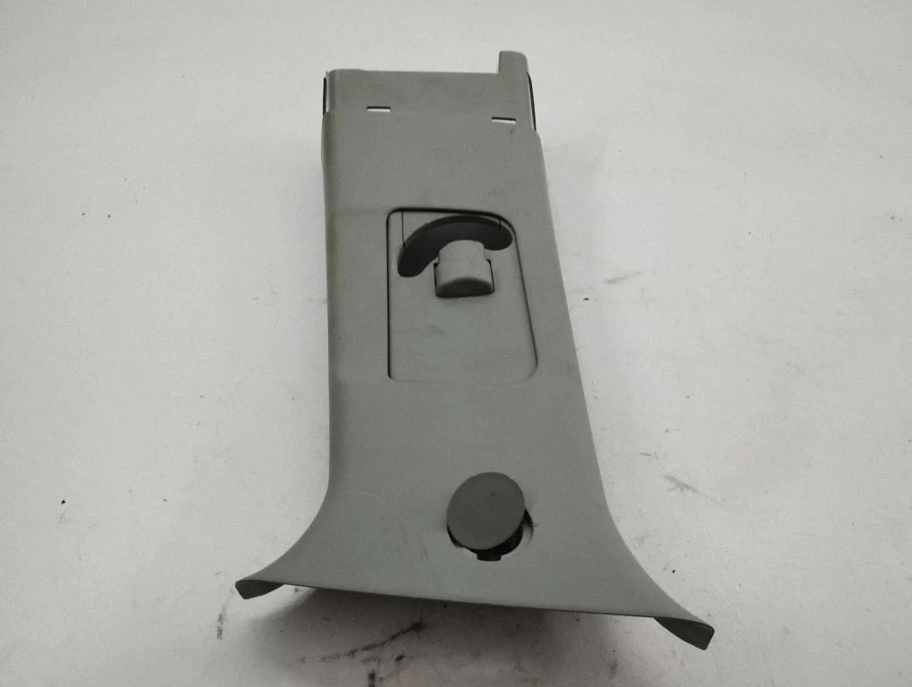 (B) pillar trim (top) 7211A051HA