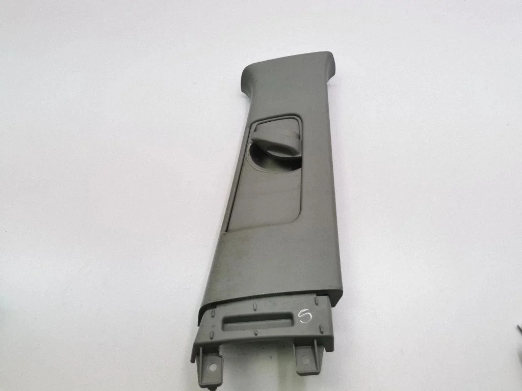(B) pillar trim (top) 6241042040