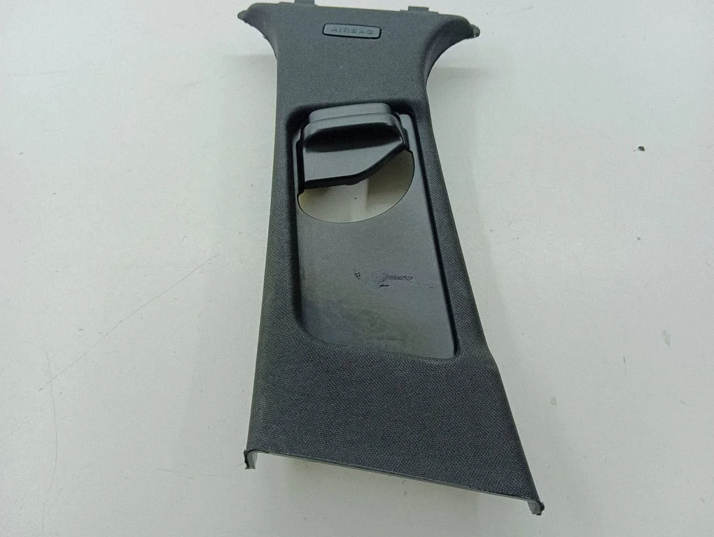 (B) pillar trim (top) A2048600130