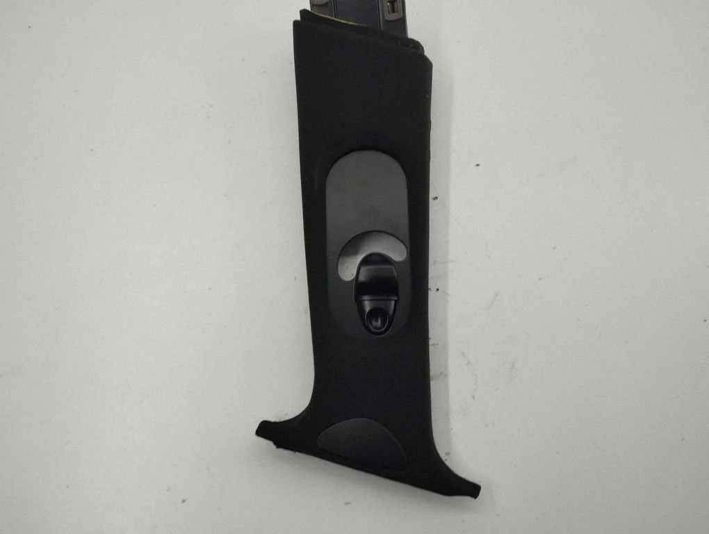 (B) pillar trim (top) 68215900