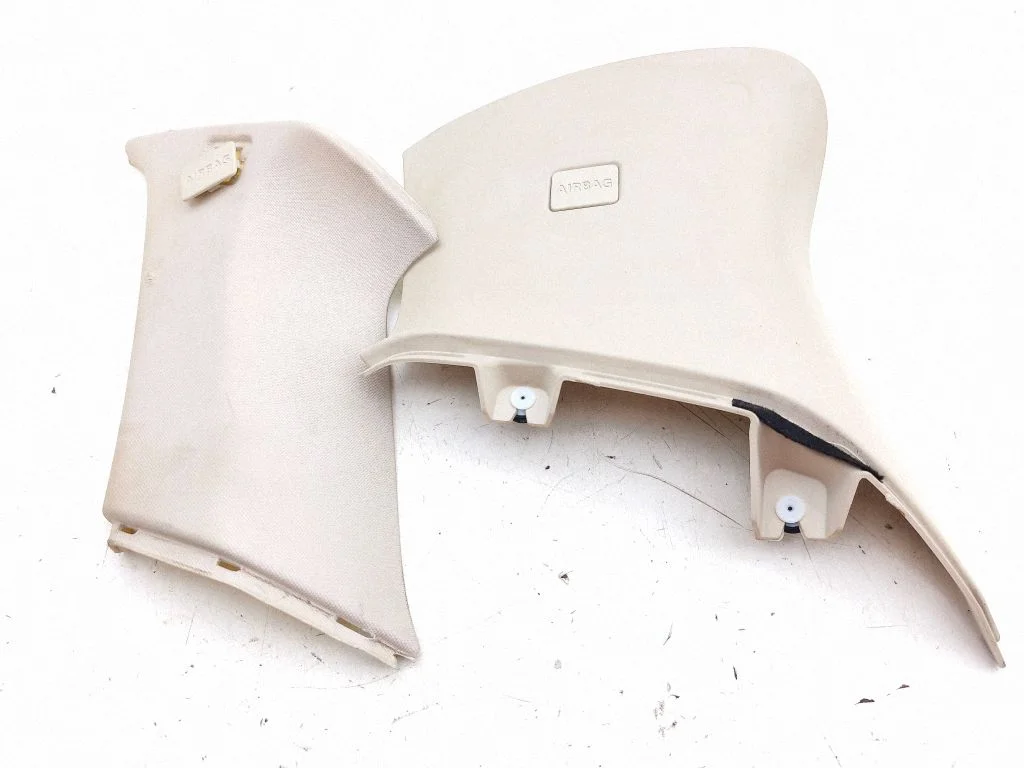 (C) pillar trim – right