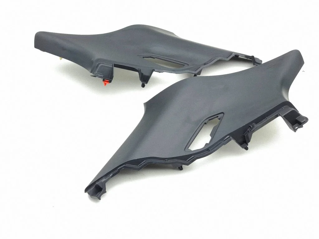 (C) pillar trim – Lexus UX (2018-)