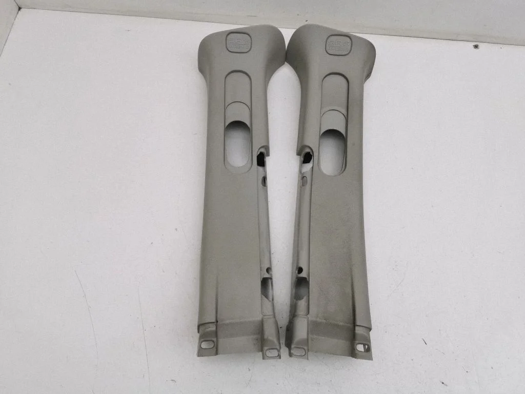 (C) pillar trim 0ZR26ES3AF