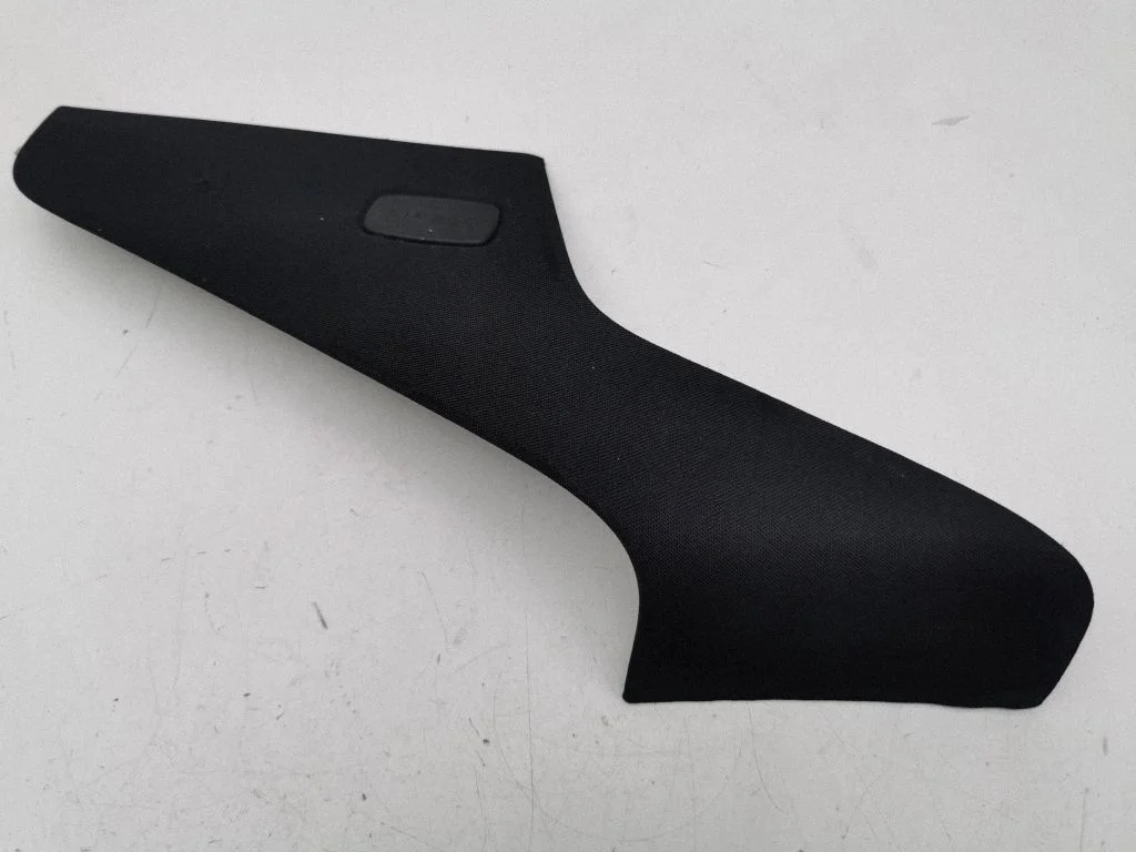 (C) pillar trim A218690390