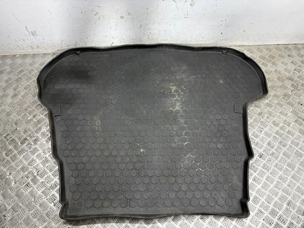 Trunk/boot mat liner