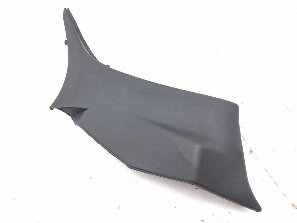 (D)pillar trim (top) – left