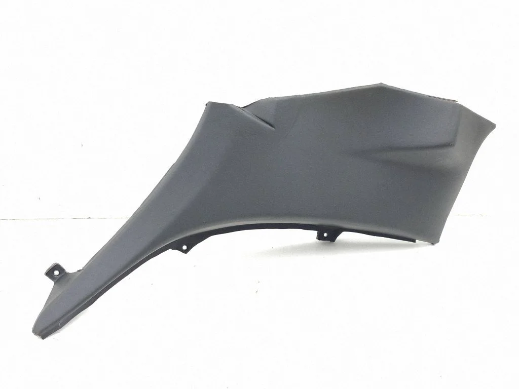 (D)pillar trim (top) – right