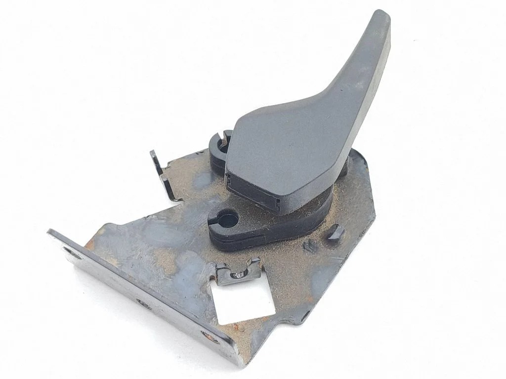 Engine bonnet (hood) release handle