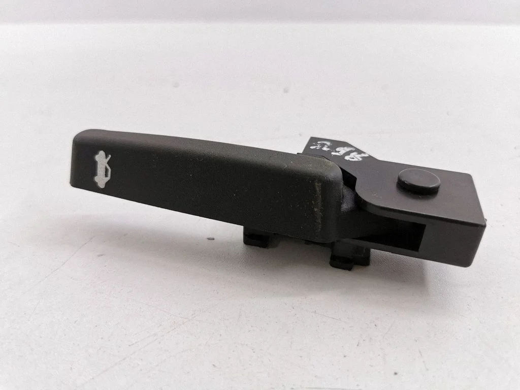 Engine bonnet (hood) release handle