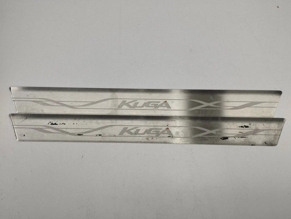 Side skirt front trim R8KHA