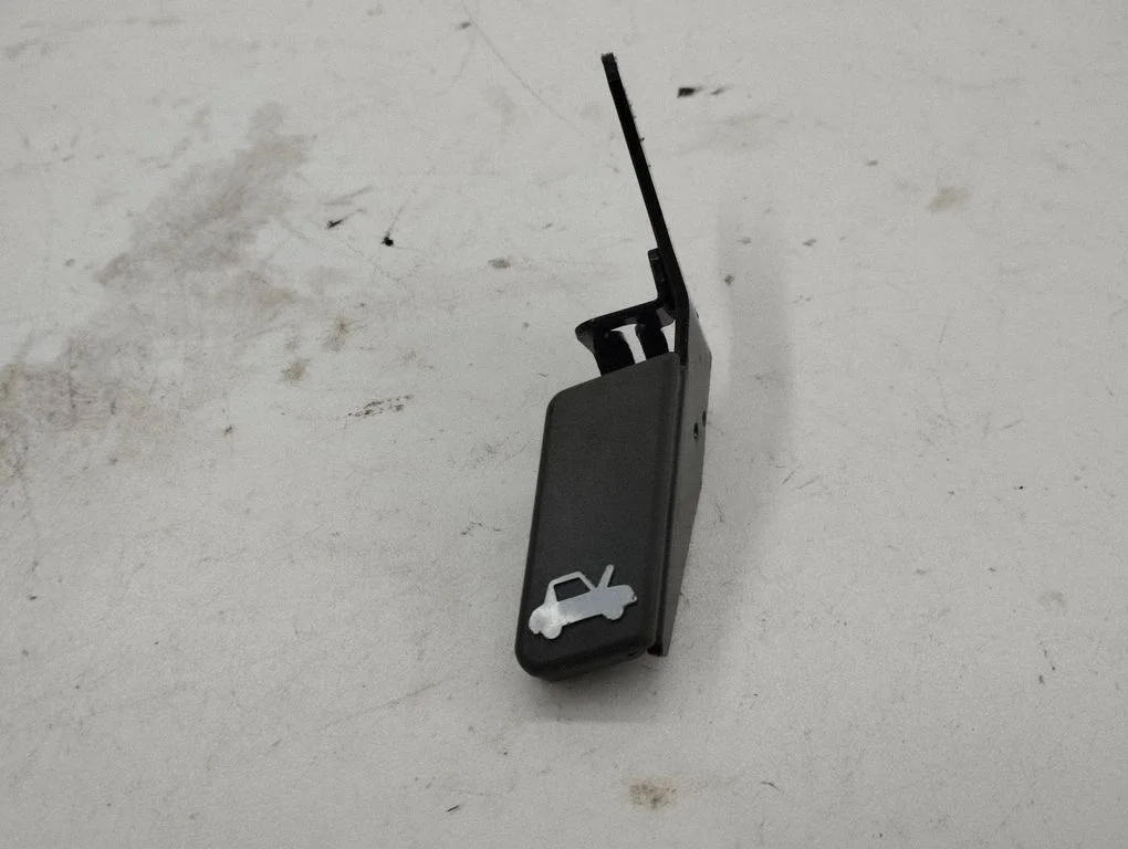 Engine bonnet (hood) release handle