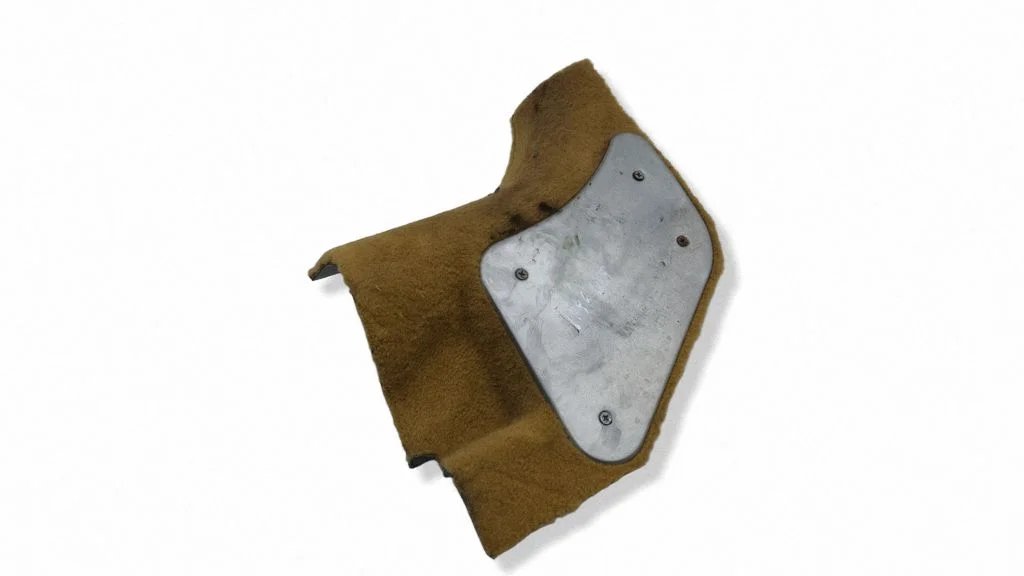 Foot area side trim – right