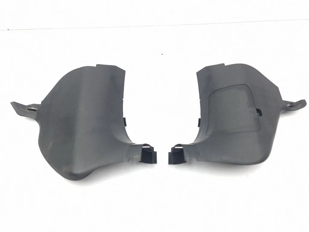 Kāju telpas sānu apdare KB7W68390