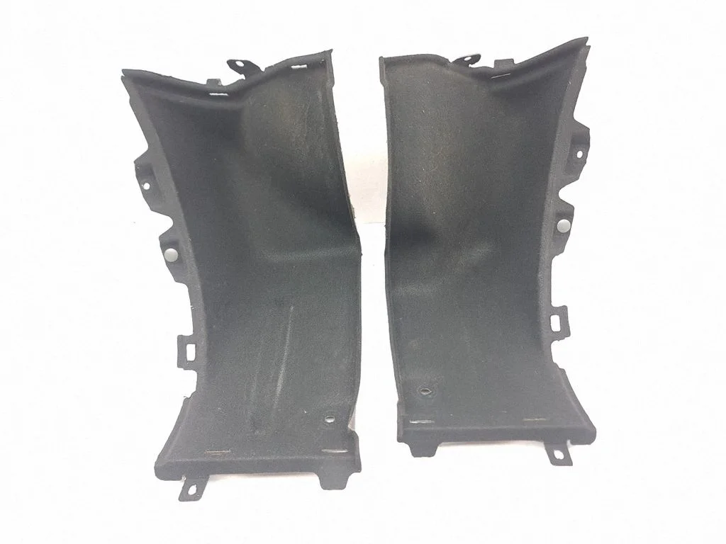 Foot area side trim – rear