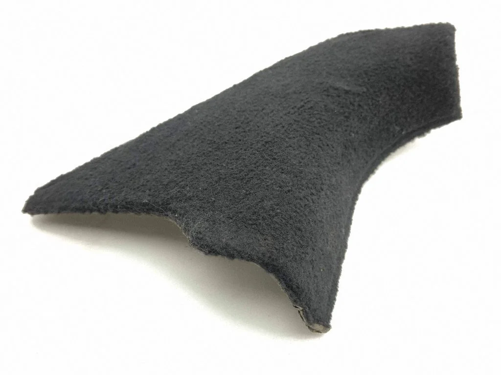 Kāju telpas sānu apdare – kreisā