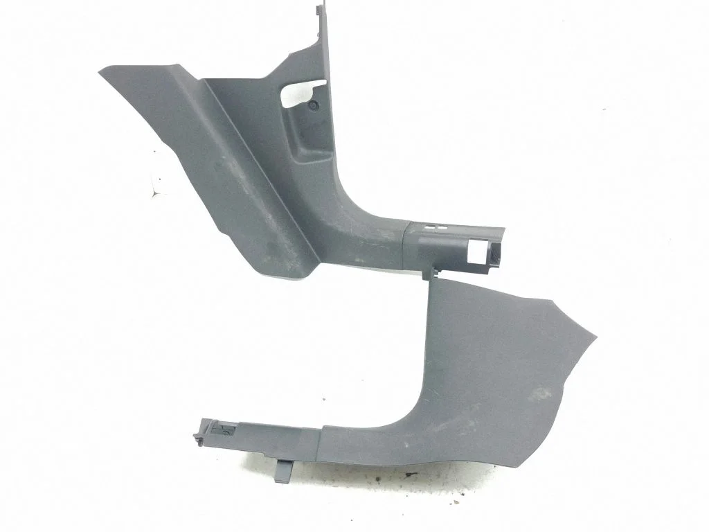 Foot area side trim 10A863484B