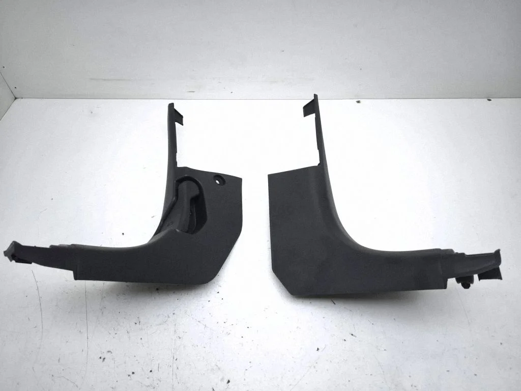 Foot area side trim 98233030ZD