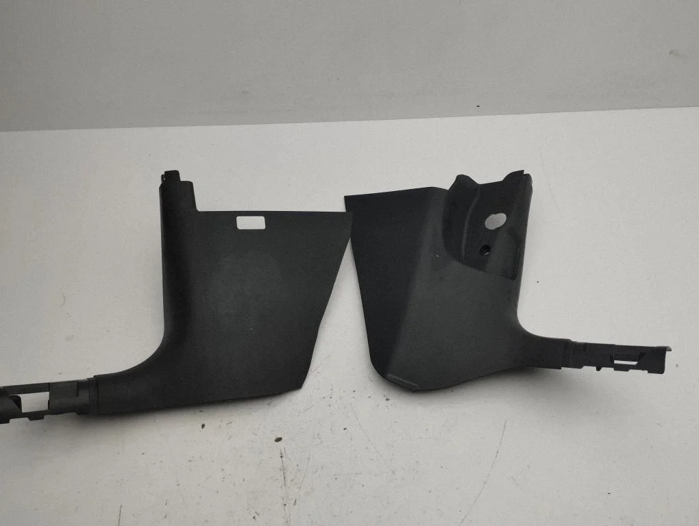 Foot area side trim 82C863483