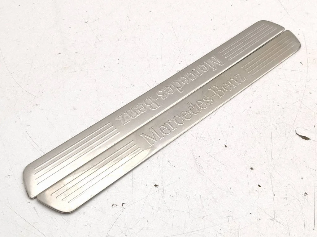 Front sill trim cover A2466800135