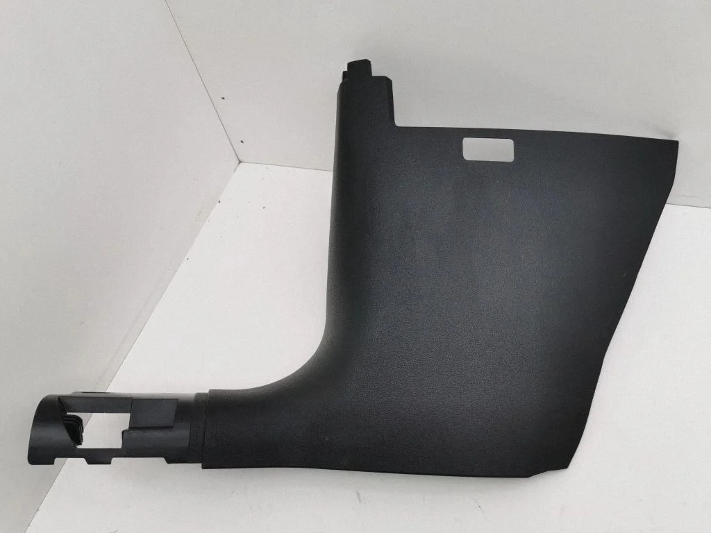 Foot area side trim 82C863483