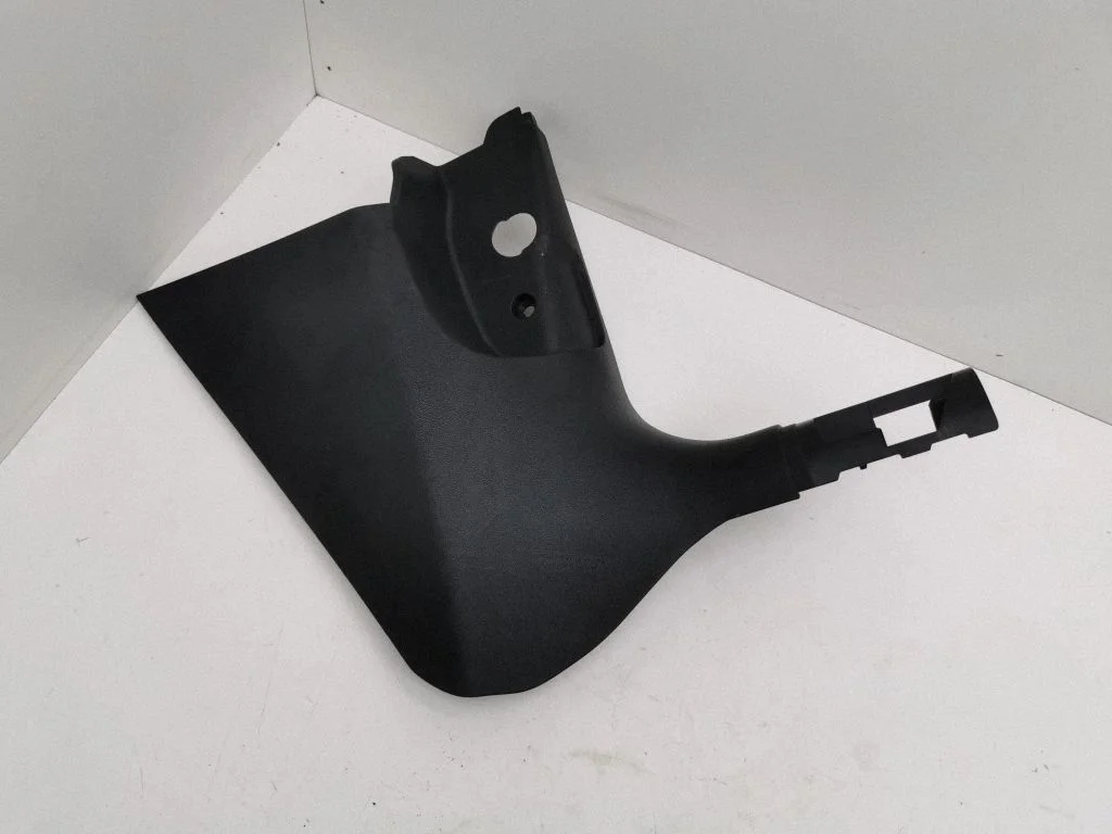 Foot area side trim 82C863484