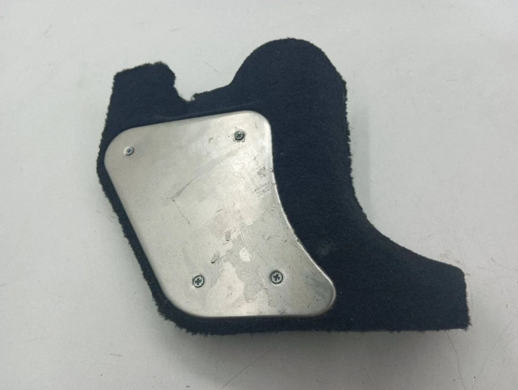 Foot area side trim – right