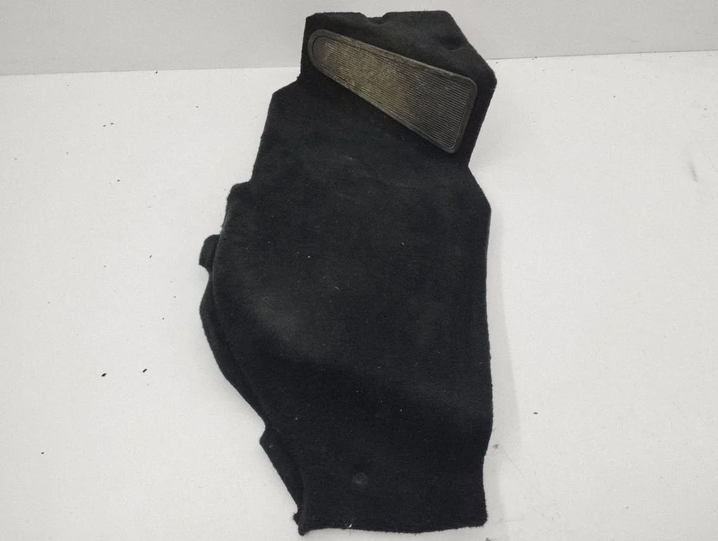 Foot area side trim