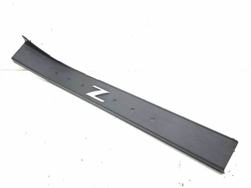 Front sill trim cover 769B0CD000