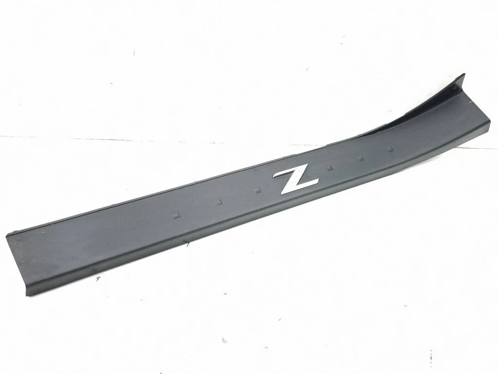 Front sill trim cover 769B1CD000