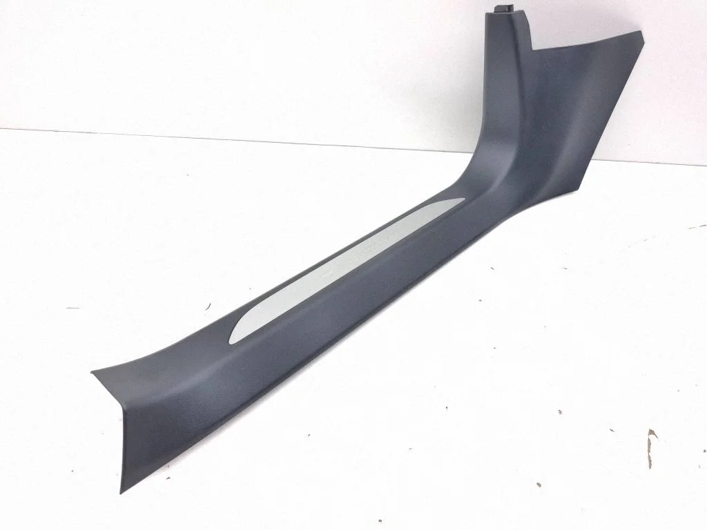 Front sill trim cover – Tesla Model S (2012-)