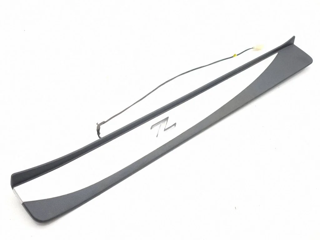 Front sill trim cover G69521EA0A