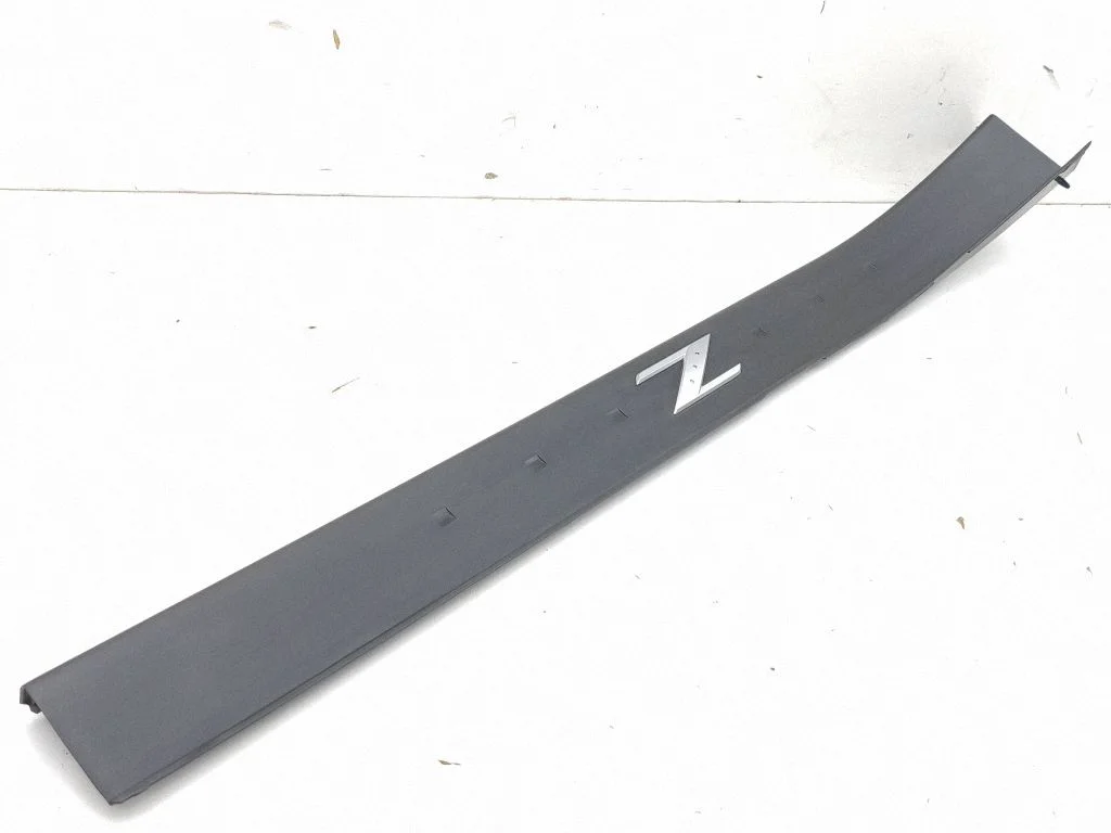 Front sill trim cover 769B0CD000