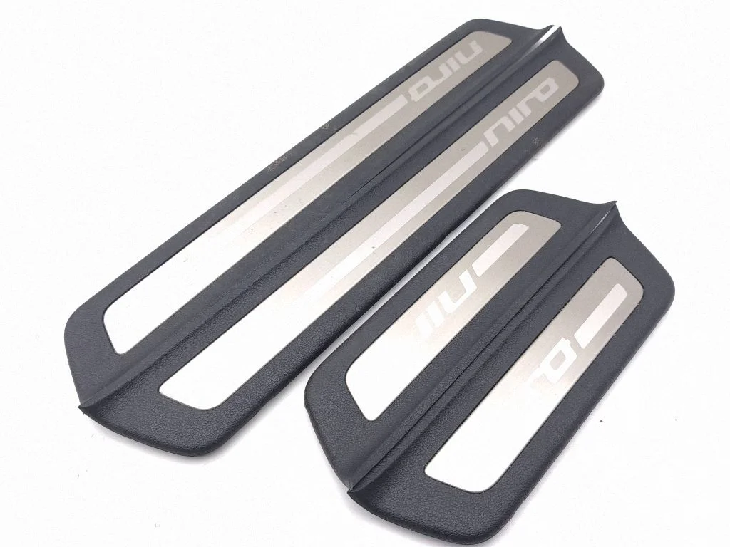 Front sill trim cover 85883G5100