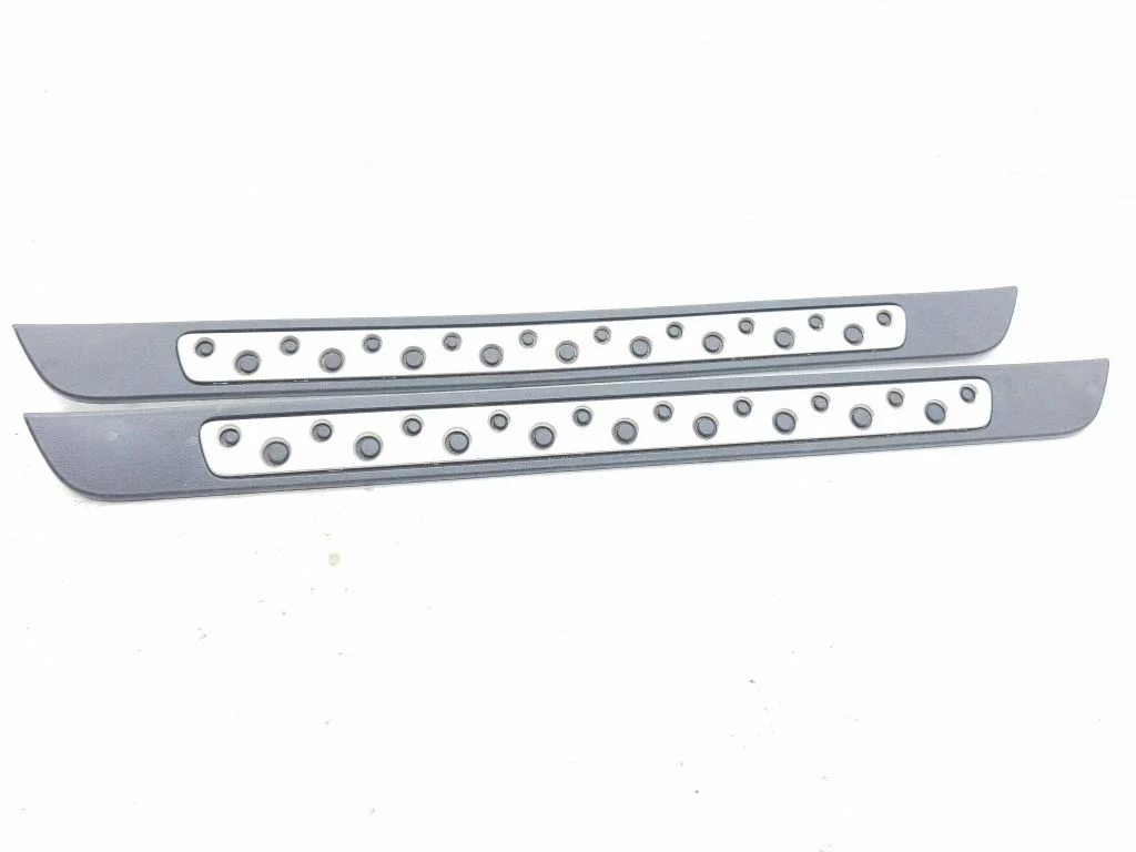 Front sill trim cover