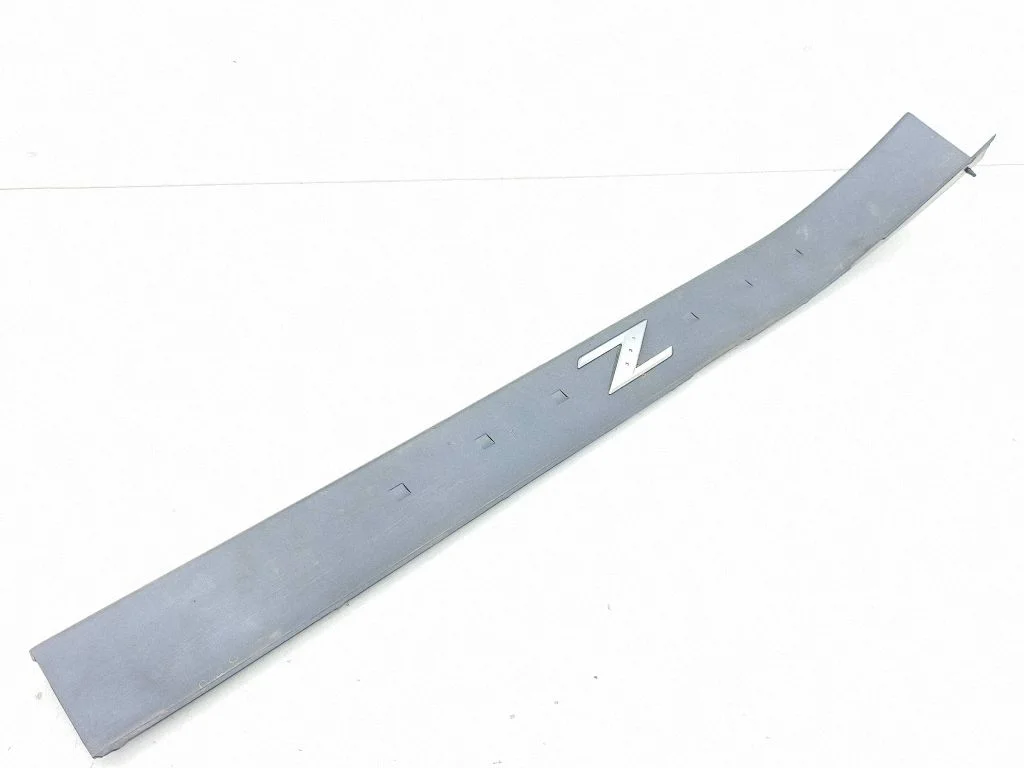 Front sill trim cover 769B0CD000