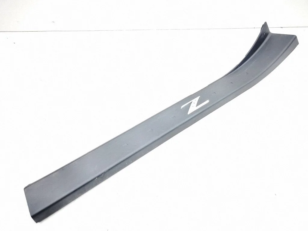 Front sill trim cover 769B1CD000