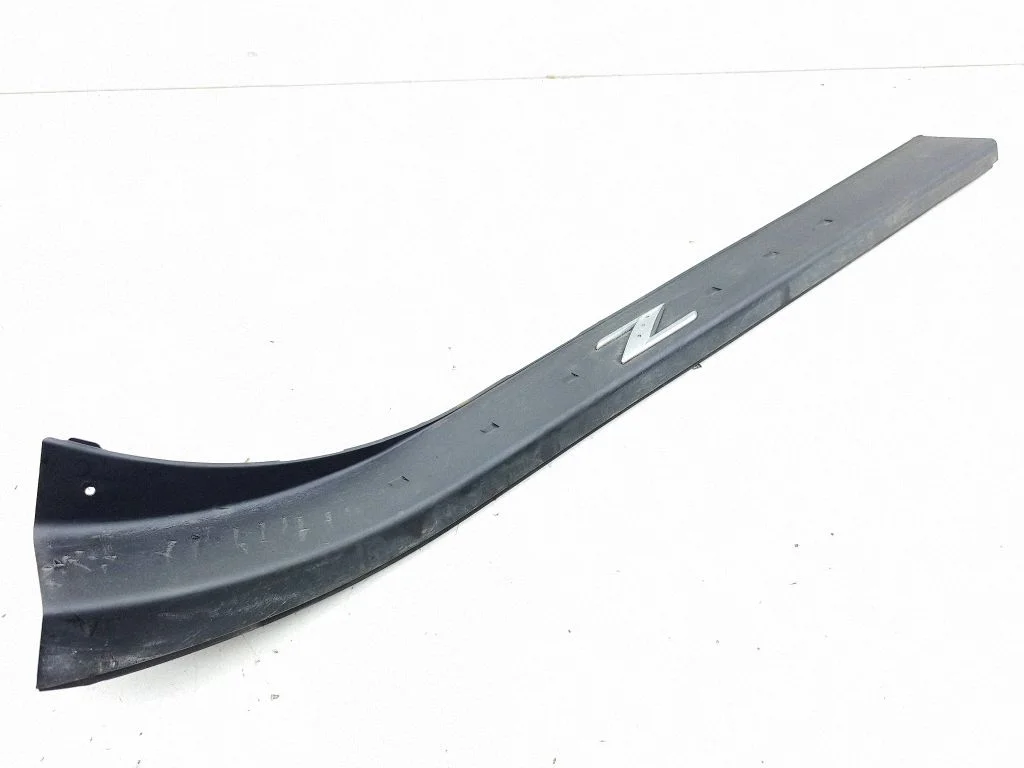 Front sill trim cover – Nissan 350Z (2002-2009)